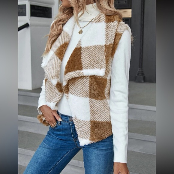 Cozy Buffalo plaid open front vest - Picture 13 of 15